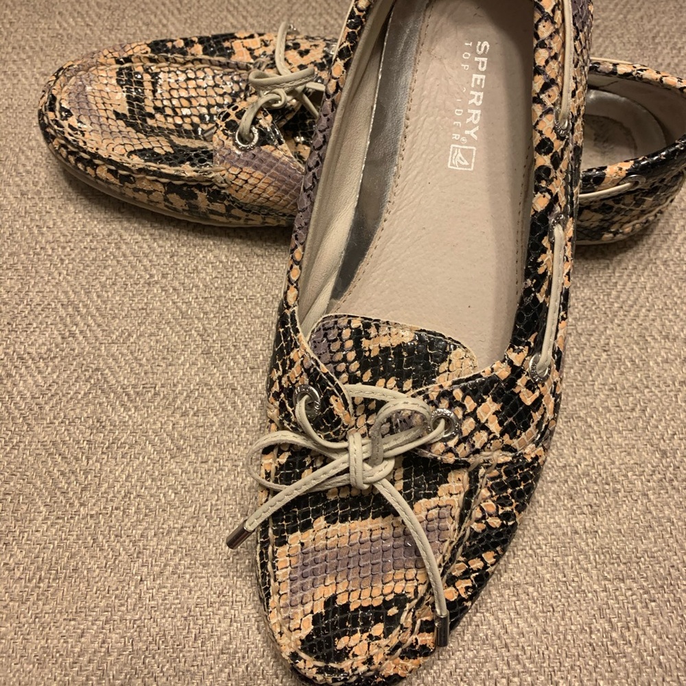Sperry Top-Sider snakeskin shoe (size 6.5)